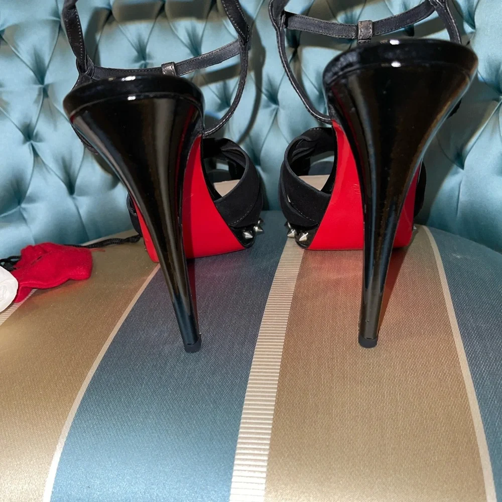 Louboutin heels - Picture 4 of 5